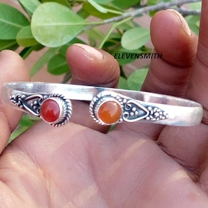Ronde armband met carneool edelsteen, handgemaakte armband, 925 sterling zilveren armband, unisex armband, feestelijke armband, verstelbare armband.