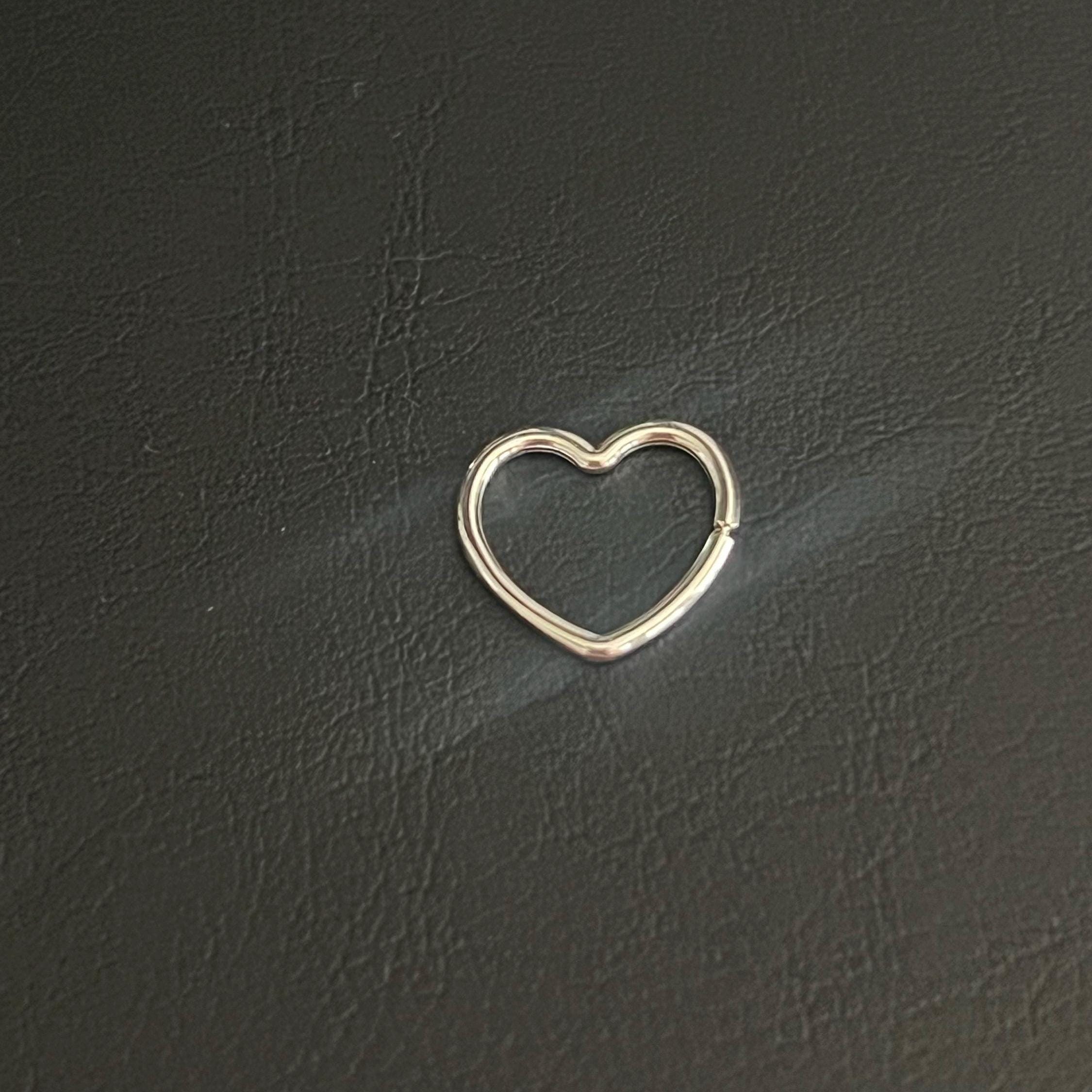 Jeulia Orecchini a Forma di Cuore con logo in Argento Sterling