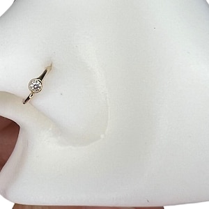 Anneau pour le nez 14 carats 20 g 7 mm | Lunette sertie 1 mm Pierre | Anneau de nez délicat en or jaune massif | Bijoux de corps 14 carats pour elle femme | Féminin