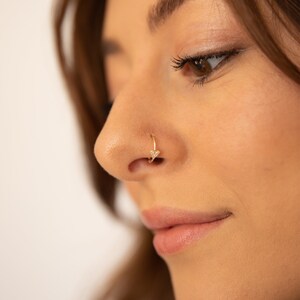 Bijou Nez En Or 9 Carats - Crémaillère Cœur Relief 20 Gauge (0.8 Mm), Longueur 7 Mm, Pour Piercing Narine