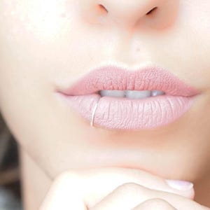 Roségouden lipring, 20 g lipringring, delicate dunne nep-lippiercing, 8 mm knusse verstelbare lipring, lipsieraden, lipmanchet, lipring nep