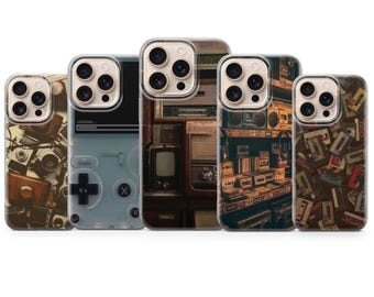 レトロテック 携帯ケース ヴィンテージゲームコンソールカバー iPhone 17Pro Max、16e、15、14、13 & Samsung S25 Ultra、S24 FE、A56、A16、Pixel 10XL、9a、8、7用