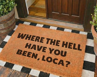 Paillasson Where The Hell Have You Been Loca, tapis citation Twilight drôle, tapis de bienvenue meme, déco d'entrée culture pop, cadeau impertinent pour les fans