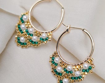 Pavos Reales Small Hoop Earrings | Perle