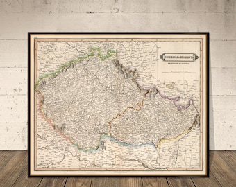 Op de afbeelding: Een antieke kaart van Bohemen en Moravië, provincies van Oostenrijk, met gedetailleerde grenzen en plaatsnamen. De kaart is gedrukt in zwart-wit met gekleurde accenten.