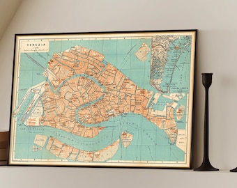 Może przedstawiać: Antyczna mapa Wenecji we Włoszech, w czarnej ramie. Mapa przedstawia kanały i wyspy miasta. Tytuł "VENEZIA" jest nadrukowany na górze mapy.
