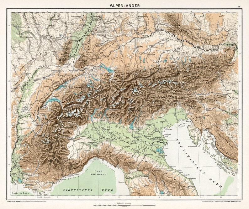 Op de afbeelding: Een vintage kaart van de Alpen, die de bergketens en de omliggende gebieden laat zien. De kaart is in tinten bruin, groen en blauw, met labels in het Duits. De titel van de kaart is "Alpenl&auml;nder."