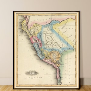 Peut inclure: Une carte ancienne encadrée du Pérou, avec une cartographie détaillée aux couleurs vives. La carte affiche les caractéristiques géographiques, les frontières et le nom du pays en lettres grasses. Le cadre est noir et la carte est sur un fond clair.