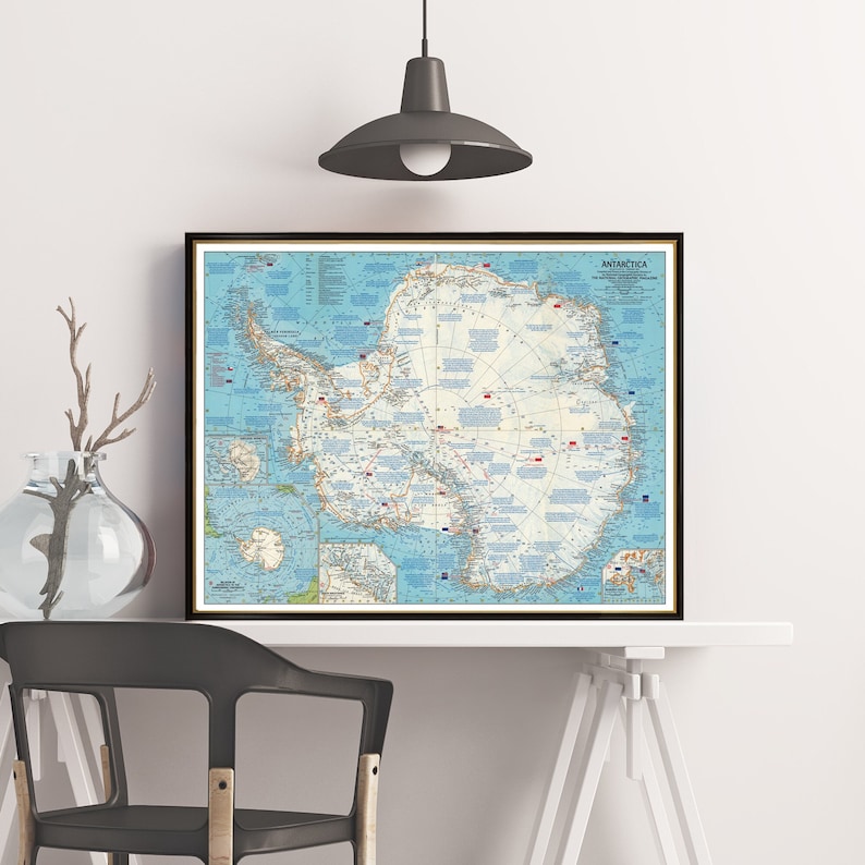 Carte vintage de l'Antarctique, carte des expéditions au pôle Sud, montrant les routes de Scott, Amundsen et Shackleton, impression de carte murale image 1