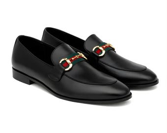 Mocassini in pelle nera fatti a mano con cinturino rosso verde / Scarpe slip-on classiche con morsetto da uomo