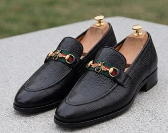 Mocasines de cuero negro hechos a mano con correa verde y roja, zapatos clásicos sin cordones Horsebit para hombre