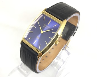 Reloj de pulsera vintage Seiko SQ Quartz Barrel Tank: correa de cuero negra, azul y dorado