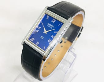 Reloj de pulsera Seiko SQ Quartz Tank vintage: esfera azul, correa de cuero negra