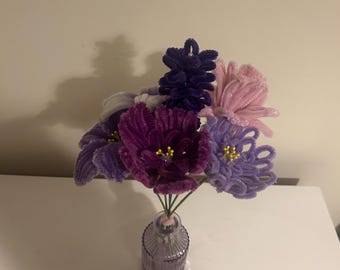 手作りのパイプクリーナーの花