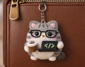 Big Coder Cat Keychain – Chunky Amigurumi Cat for Programmers, Soft Cat Bag Charm Accessory