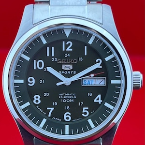 Vintage Herren Seiko 5 Sport Automatik Edelstahl & Armband Graues Zifferblatt Day / Date Funktionszustand Armbanduhr