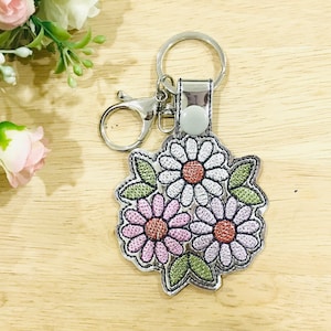 Daisy Snap Tab In The Hoop ITH Machine Embroidery Designs, Sketch Stitch Embroidery, Keychain Embroidery, Keyring Embroidery Design