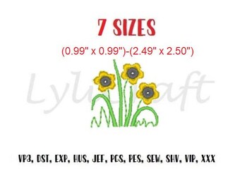 Może przedstawiać: Wzór hafciarski przedstawiający trzy żółte kwiaty z szarymi środkami i zielonymi łodygami. Tekst zawiera 7 SIZES, (2,51 cm x 2,51 cm)-(6,32 cm x 6,35 cm), Lylcraft oraz formaty plików VP3, DST, EXP, HUS, JEF, PCS, PES, SEW, SHV, VIP, XXX.