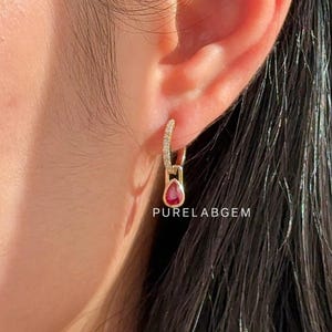 Aros colgantes con rubí de talla pera y diamante redondo, aretes de rubí en oro macizo de 14 quilates, aretes de novia con diamantes redondos de laboratorio, regalo de cumpleaños