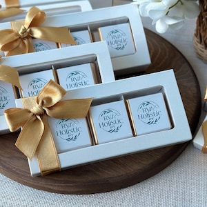 Confezione regalo di cioccolatini aziendale personalizzata, con logo stampato, ideale come regalo di Capodanno.
