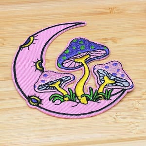 Mystischer Mond und Pilze | Stickerei Aufnäher | Hexen Patch botanisch | Cottagecore Accessoire für Jacke, Tasche, DIY | Festival Bügelpatch