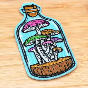 マッシュルームボトルパッチ | マジックマッシュルームアイロンパッチ | ターコイズボタニカルアップリケ | 魔女と自然愛好家 | コテージコアアクセサリー