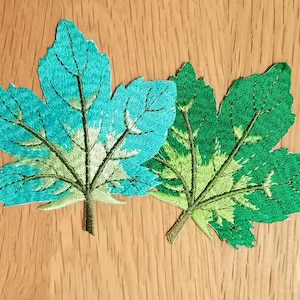 Mystischer Elfenblatt Ahornblatt Patch | Gestickter Aufnäher | Cottagecore Applikation | Herbstblatt Deko für Buchhülle | Bookish Accessoire