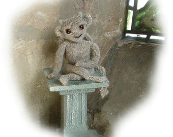 SEBASTIAN OF SELBY ( Gargoyle) toy knitting pattern by Georgina Manvell pdf download