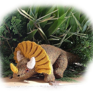 TONY TRIPLEHORN ( Triceratops dinosaur) toy knitting pattern by Georgina Manvell pdf download