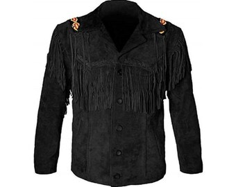 Könnte beinhalten: Schwarze Wildlederjacke mit Fransen an Brust, Schultern und Ärmeln. Die Jacke hat eine Knopfleiste, einen Reverskragen und dekorative Verzierungen auf den Schultern. Ein klassisches Western-Design.