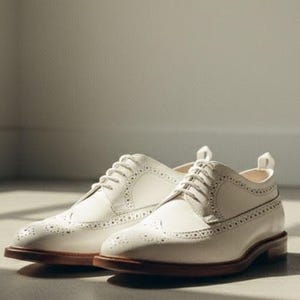 Handmade Men’s White Leather Wingtip Brogues – Formal Wedding Shoes for Groom