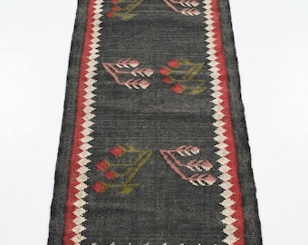 Handgemaakte jute kelimloper - houtskool en rood tribal loper - Boho Floral Kitchen