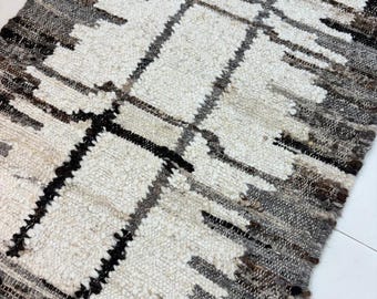 Handwoven Wool Rug – Modern Tribal Geometric Pattern in Ivory & Grey | Boho Scandinavian