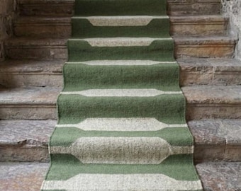 Handgemaakt vloerkleed van wol en jute, olijfgroen geometrisch gangtapijt, natuurlijke vezels