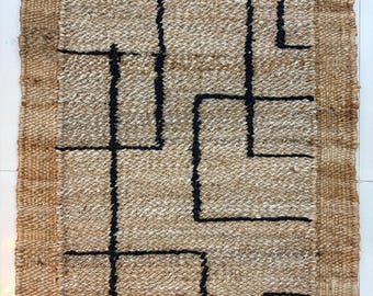 Alfombra de yute trenzada a mano: líneas negras abstractas, decoración bohemia moderna
