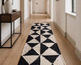 Tapete de corredor geométrico comprido | Tapete Kilim de juta para escada | Tapete plano com triângulos tribais pretos | Tapete rústico de cozinha tecido à mão