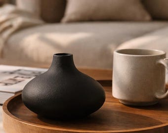 Japandi Schwarze Vase, Strukturierte Keramik Vase, Kieselstein Silhouette, Skandinavisches Wohnzimmer Dekor, Moderner Tischakzent