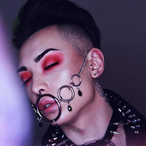 DRIBBLE - Metal Ring Chain Mask With Black Crystal Droplets
