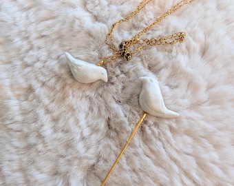 Conjunto de prendedores de boda - regalos hechos a mano para él y para ella - pájaros tallados a mano - regalo único para parejas