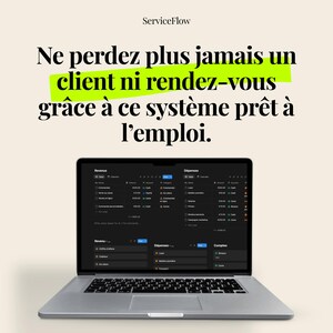 Puede incluir: Un portátil plateado que muestra una interfaz de tema oscuro con tablas de datos. La pantalla está abierta, mostrando una interfaz de software empresarial. El texto en la parte superior dice "ServiceFlow". También es visible el texto "Ne perdez plus jamais un client ni rendez-vous grâce à ce système prêt à l'emploi".