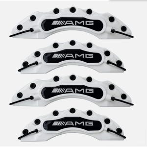 以下が含まれることがあります： 黒いアクセントとAMGロゴが付いた、4つの白いAMGブレーキキャリパー。各キャリパーには黒いボルトと湾曲した黒いコンポーネントがあります。キャリパーは無地の背景に対して垂直に配置されています。
