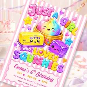 Puede incluir: Una tarjeta de invitaci&oacute;n de cumplea&ntilde;os rectangular con fondo de rayas rosas y blancas que muestra personajes de dibujos animados: una bola de masa arco&iacute;ris, una barra de mantequilla salada amarilla y un cubo morado. Texto: Just a girl who loves squishies, Emma's 6th Birthday, Sat Sep 26 2pm, 123 Orange St, Wonderful City, CA 45678, RSVP to Mom 123-456.