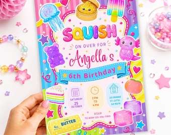 Peut inclure: Une carte d'invitation d'anniversaire rectangulaire avec des illustrations colorées de méduse, ravioli, glace, ours en gélatine, axolotl, part de gâteau, pêche et beurre. Le texte indique SQUISH ON OVER FOR Angella's 6th Birthday, samedi 25 octobre, 14h à 16h, 123 Orange St, Cutie, CA 45678, et RSVP à Mom 123-456-7890.