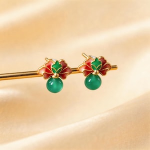 Puede incluir: Un juego de tres tazas de cerámica con un acabado moteado y mate. Las tazas son en tonos crema, gris claro y gris oscuro. Cada taza tiene un diseño simple y minimalista, ideal para café o té.