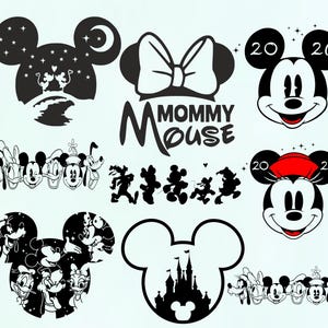 Puede incluir: Diseños gráficos en blanco y negro con Mickey Mouse y sus amigos. Incluye siluetas de Mickey Mouse con estrellas, un lazo y el texto "Mommy Mouse". También presenta grupos de personajes y una silueta de castillo.