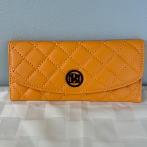Badgley Mischka Diamond Quilting Cover Wallet – Elegant Statement Accessory