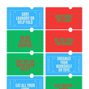 Può includere: Biglietti delle faccende degli elfi in blu, rosso e verde con testo bianco. I compiti includono: ordinare il bucato, spazzare, apparecchiare la tavola e organizzare i giocattoli. Ogni biglietto vale 1 o 2 stelle.