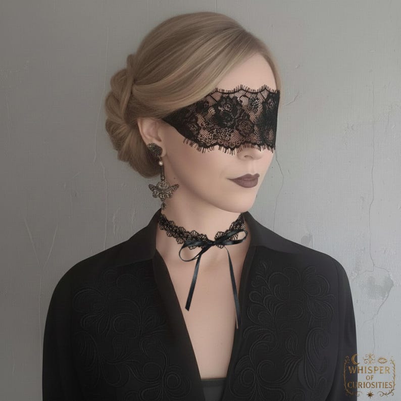 Masque pour les yeux et tour de cou gothique en dentelle noire - Style romantique sombre. image 5