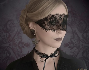 Gothic Black Lace Eye Mask & Choker – Dark Romance Style.