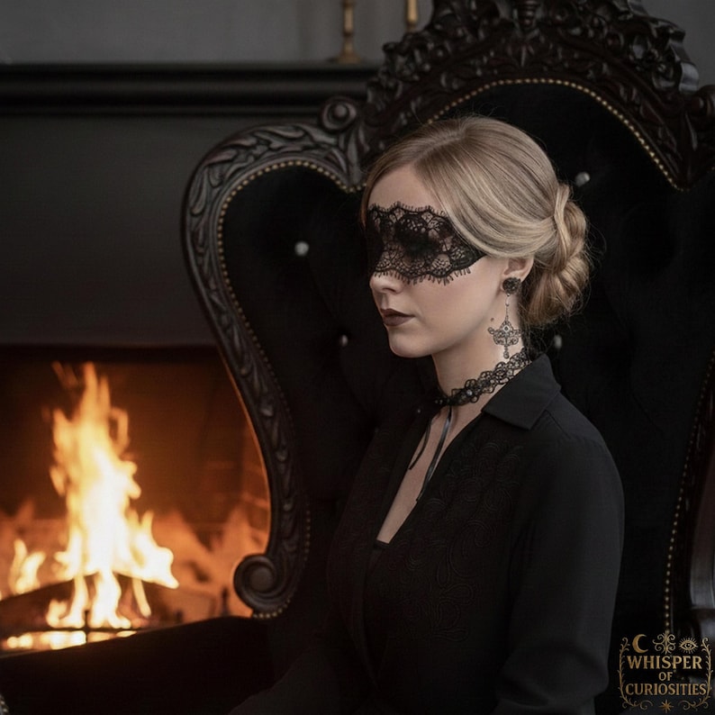 Masque pour les yeux et tour de cou gothique en dentelle noire - Style romantique sombre. image 6